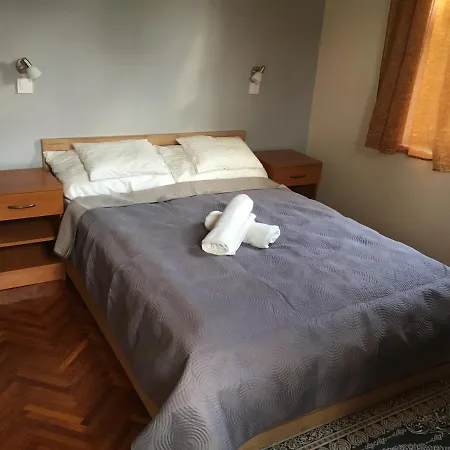 Nana Apartmanhaz *