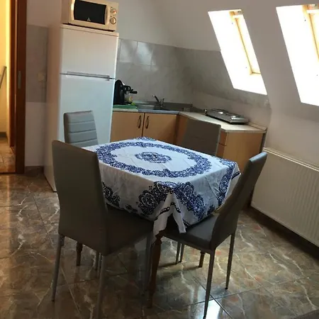 Apartament Nana Apartmanhaz *