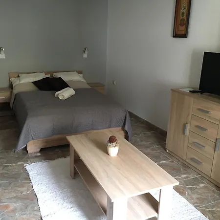 Nana Apartmanhaz *